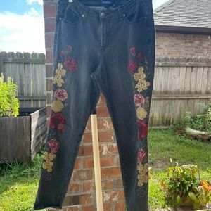 Black floral embroidery skinny jeans
